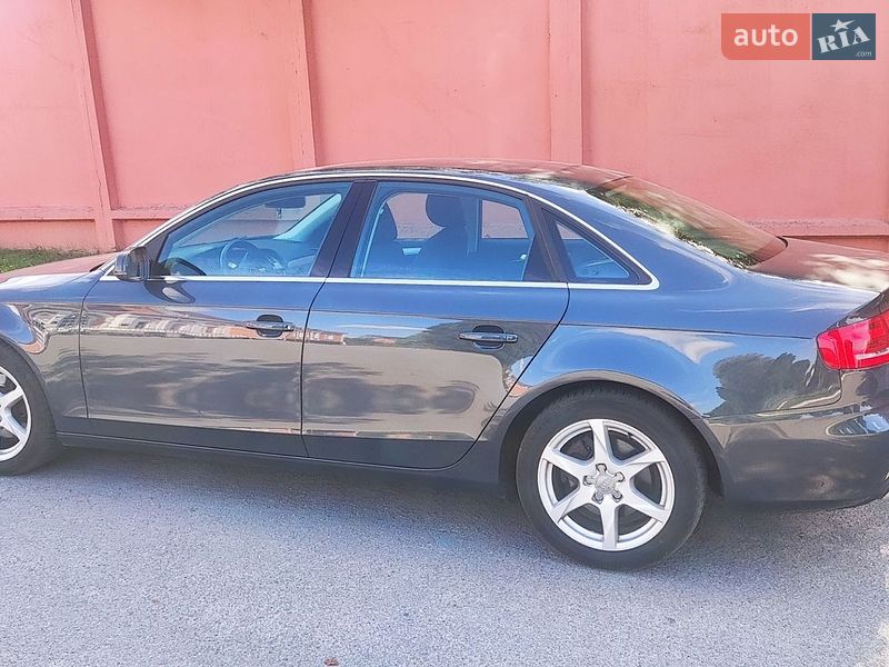 Седан Audi A4 2009 в Хмельнике