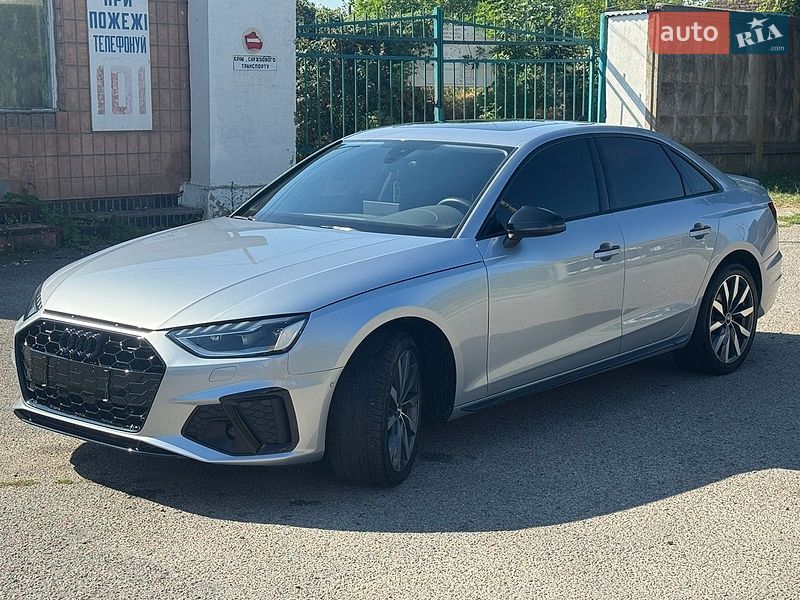 Седан Audi A4 2022 в Киеве