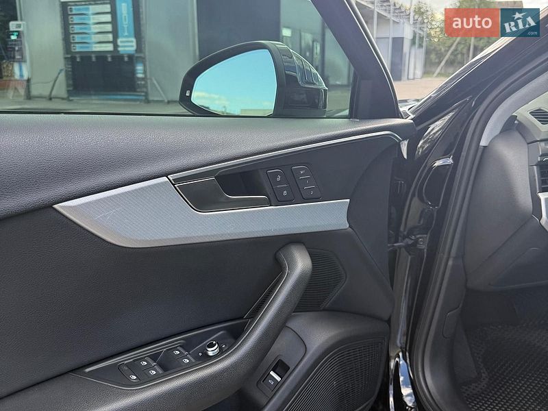 Седан Audi A4 2017 в Луцке