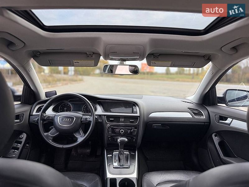 Седан Audi A4 2012 в Мені