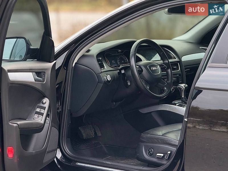 Седан Audi A4 2012 в Мені