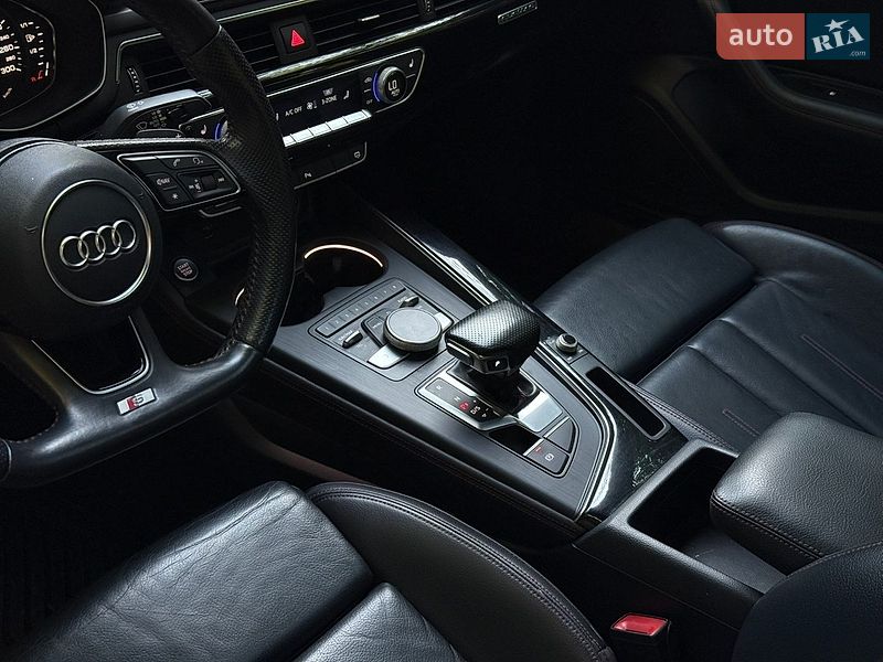 Седан Audi A4 2018 в Харкові