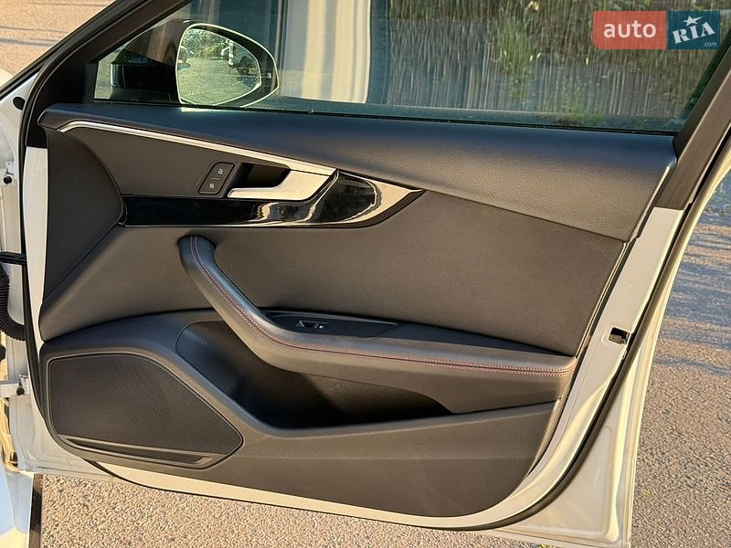 Седан Audi A4 2018 в Харкові