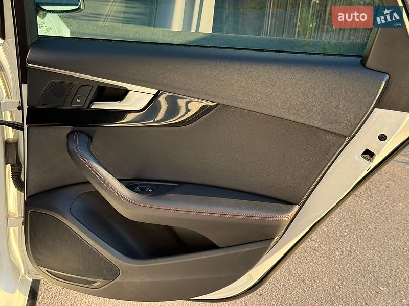 Седан Audi A4 2018 в Харкові