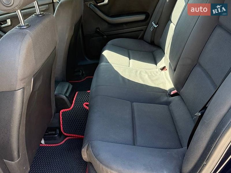 Седан Audi A4 2001 в Монастириській