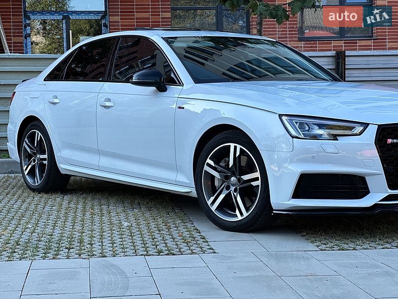 Седан Audi A4 2016 в Самборі