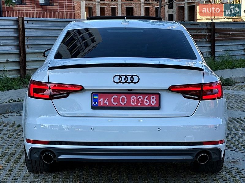 Седан Audi A4 2016 в Самборі