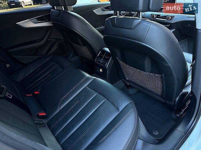 Седан Audi A4 2016 в Самборі