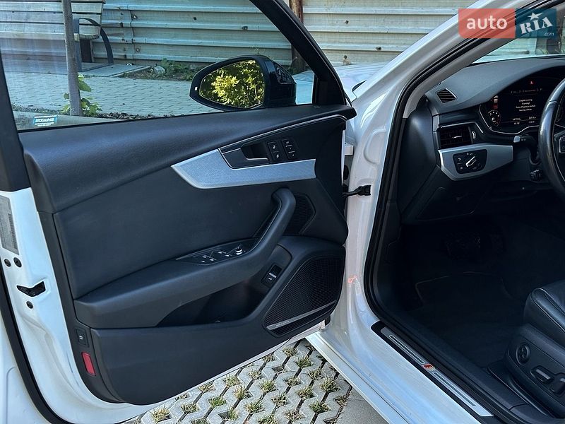 Седан Audi A4 2016 в Самборі