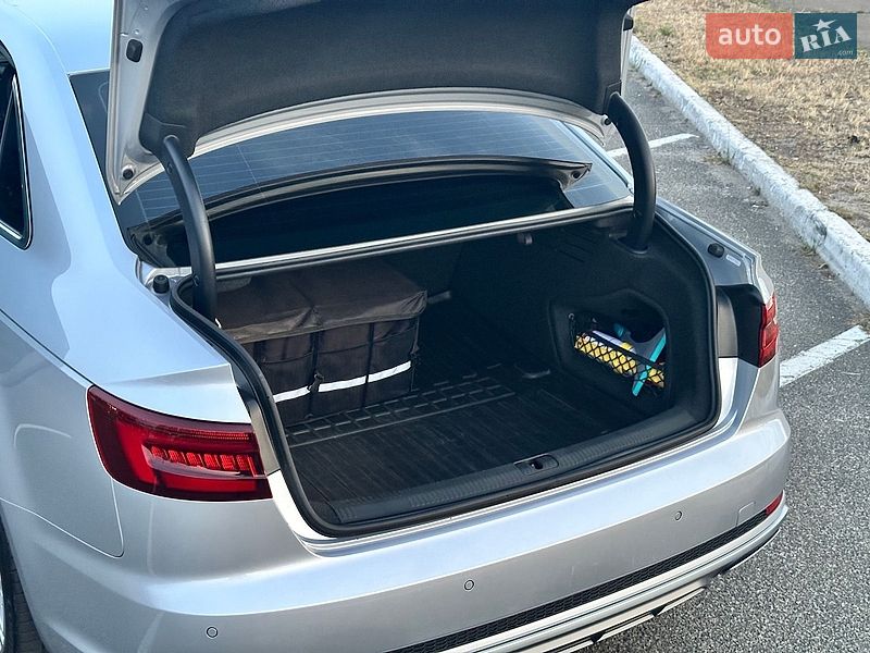 Седан Audi A4 2018 в Киеве