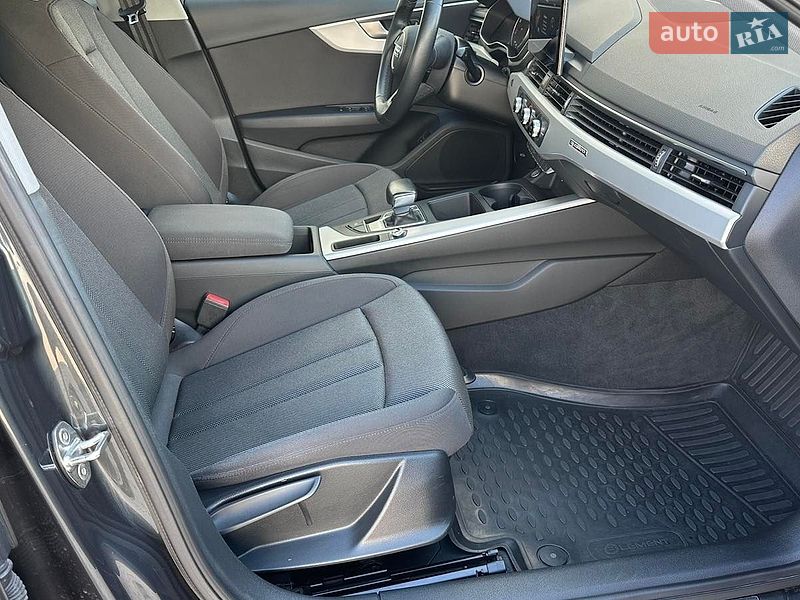 Седан Audi A4 2021 в Києві