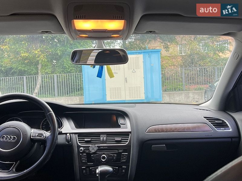 Седан Audi A4 2013 в Львові