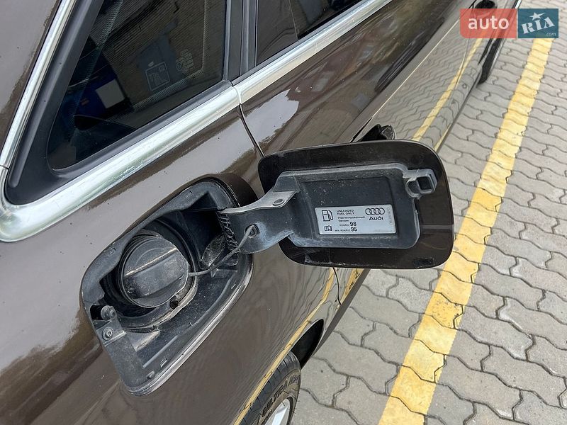 Седан Audi A4 2013 в Львові