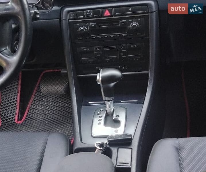 Седан Audi A4 2001 в Глыбокой