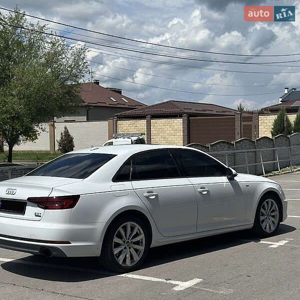 Седан Audi A4 2018 в Киеве
