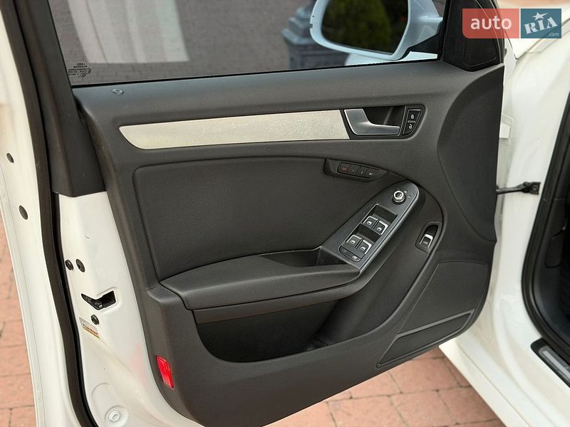 Седан Audi A4 2013 в Львові