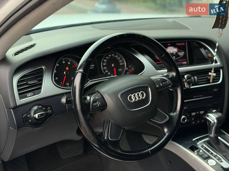 Седан Audi A4 2013 в Львові