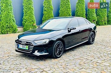 Седан Audi A4 2022 в Мукачево