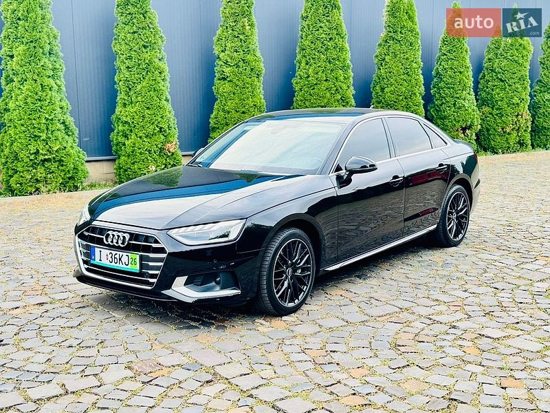 Седан Audi A4 2022 в Мукачевому