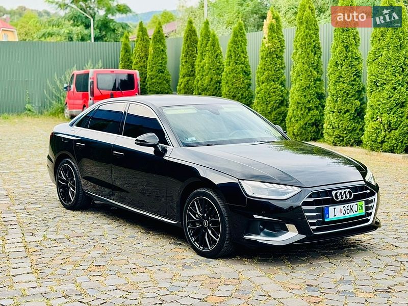 Седан Audi A4 2022 в Мукачевому