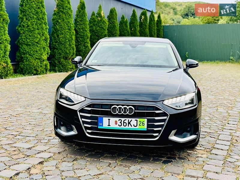 Седан Audi A4 2022 в Мукачевому