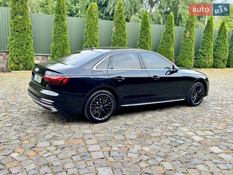 Седан Audi A4 2022 в Мукачевому
