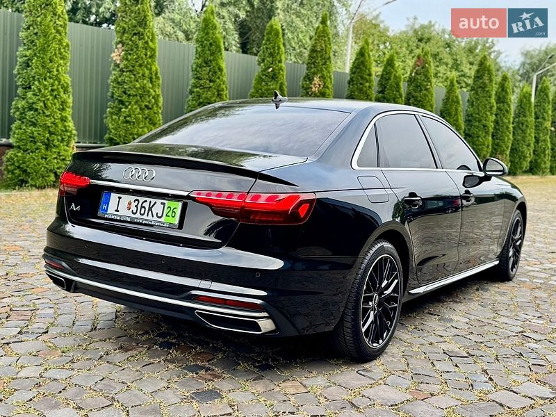 Седан Audi A4 2022 в Мукачевому