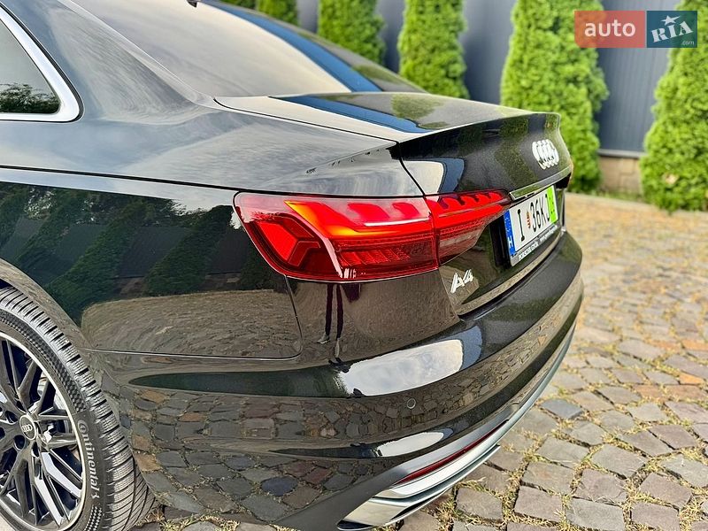 Седан Audi A4 2022 в Мукачевому