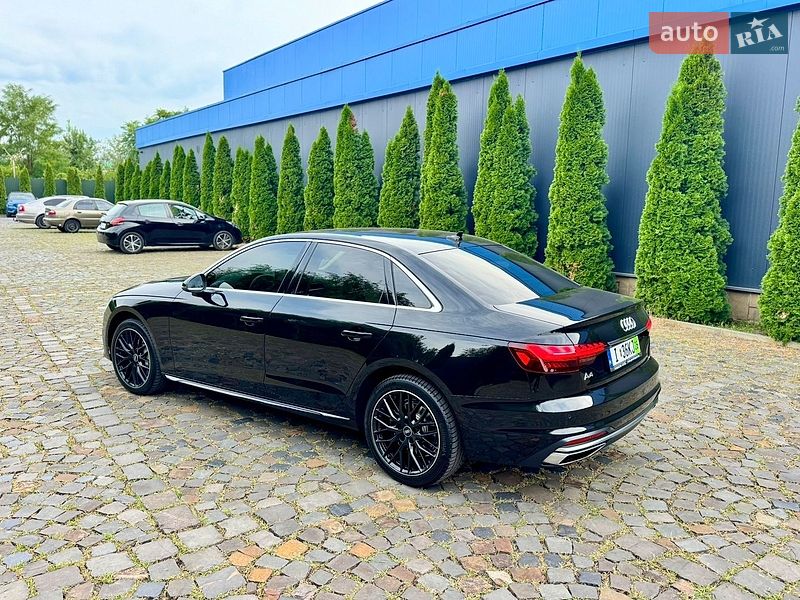 Седан Audi A4 2022 в Мукачевому