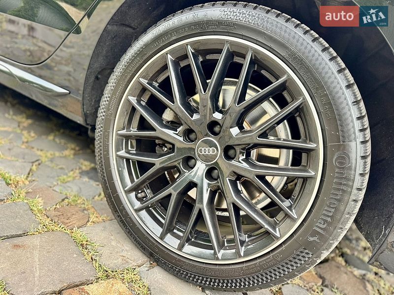 Седан Audi A4 2022 в Мукачевому