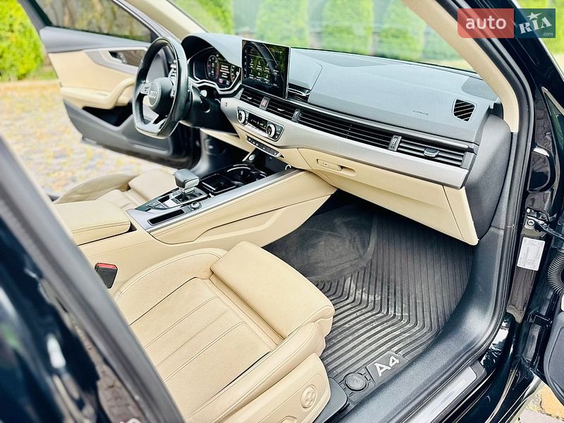 Седан Audi A4 2022 в Мукачевому