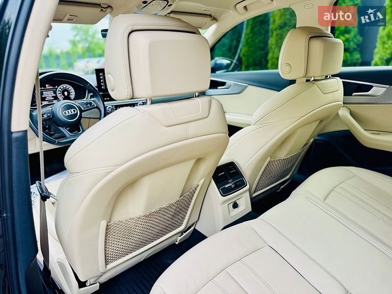 Седан Audi A4 2022 в Мукачевому