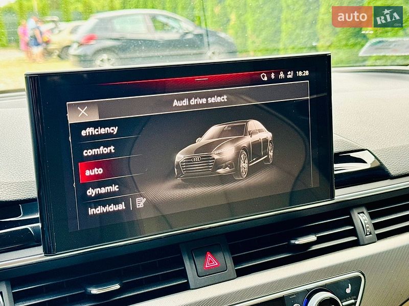 Седан Audi A4 2022 в Мукачевому