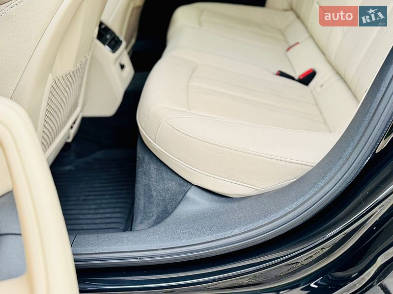 Седан Audi A4 2022 в Мукачевому