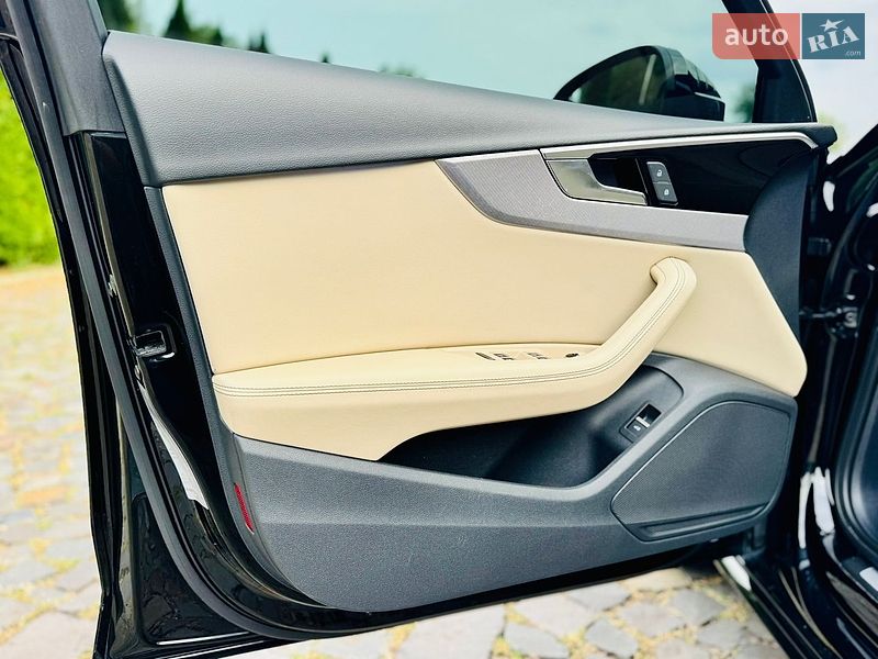 Седан Audi A4 2022 в Мукачевому