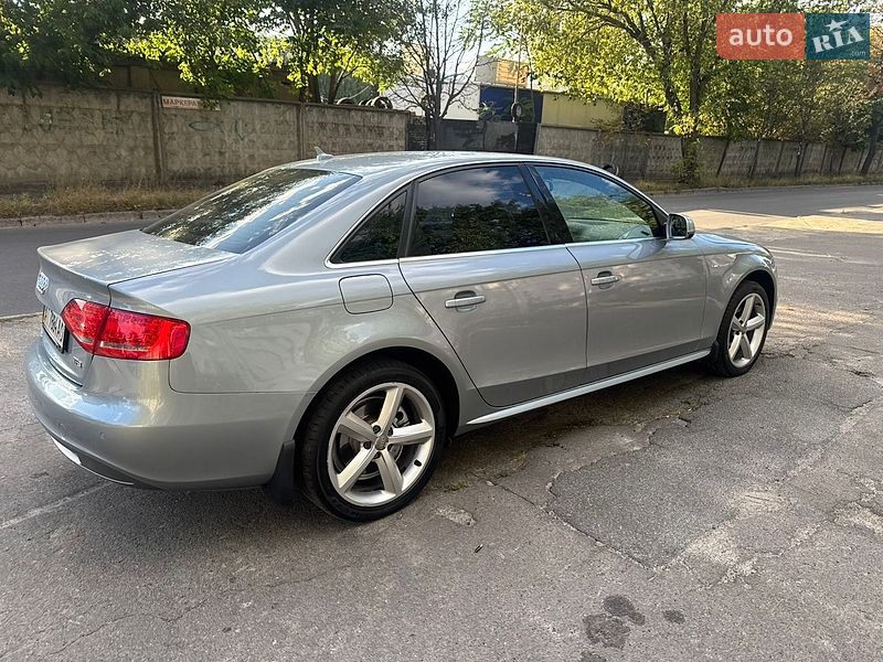 Седан Audi A4 2011 в Києві