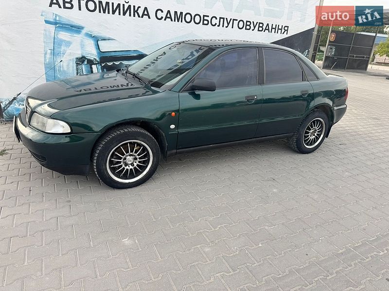 Седан Audi A4 1995 в Хмельницькому