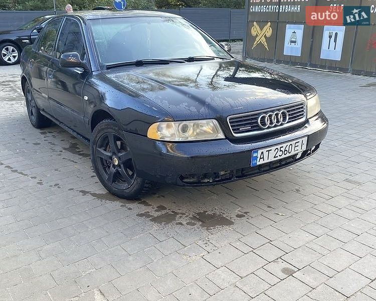 Седан Audi A4 2001 в Верховине
