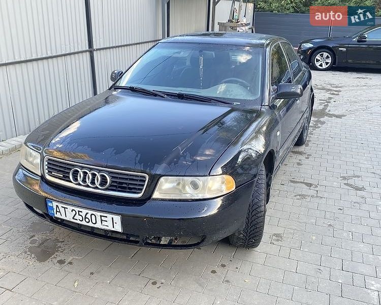 Седан Audi A4 2001 в Верховине