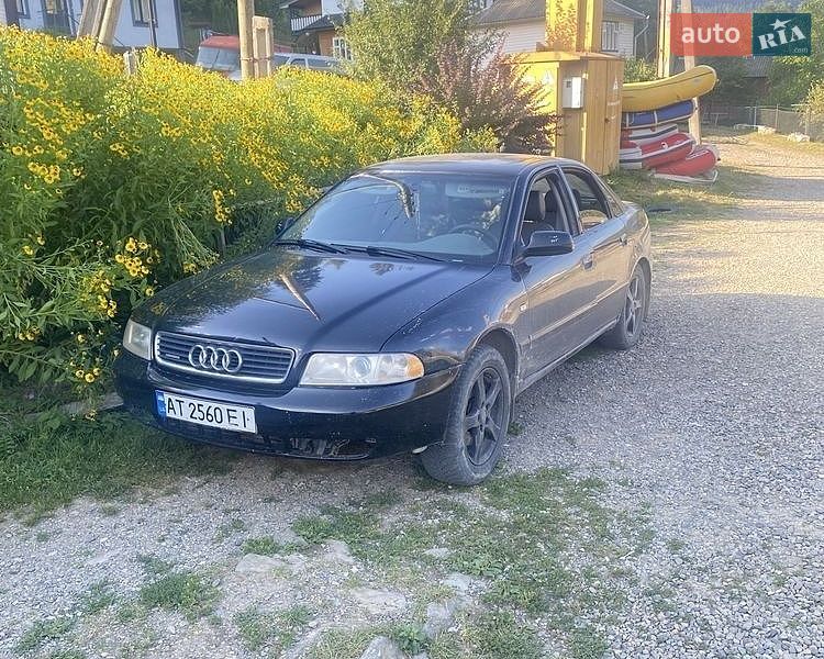 Седан Audi A4 2001 в Верховине