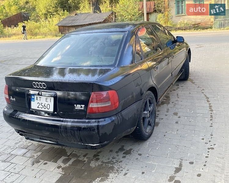 Седан Audi A4 2001 в Верховине