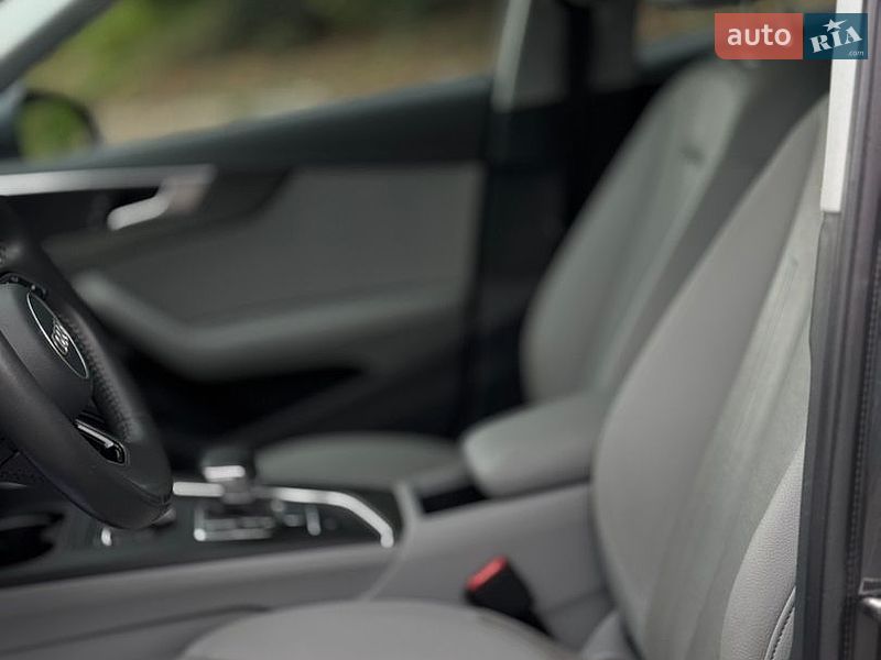 Седан Audi A4 2018 в Бурштині