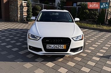 Седан Audi A4 2015 в Стрию