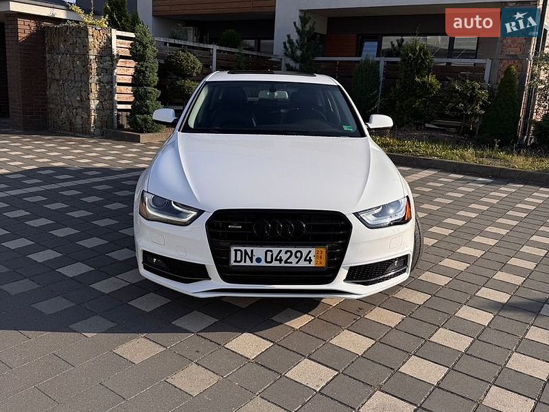 Седан Audi A4 2015 в Стрию