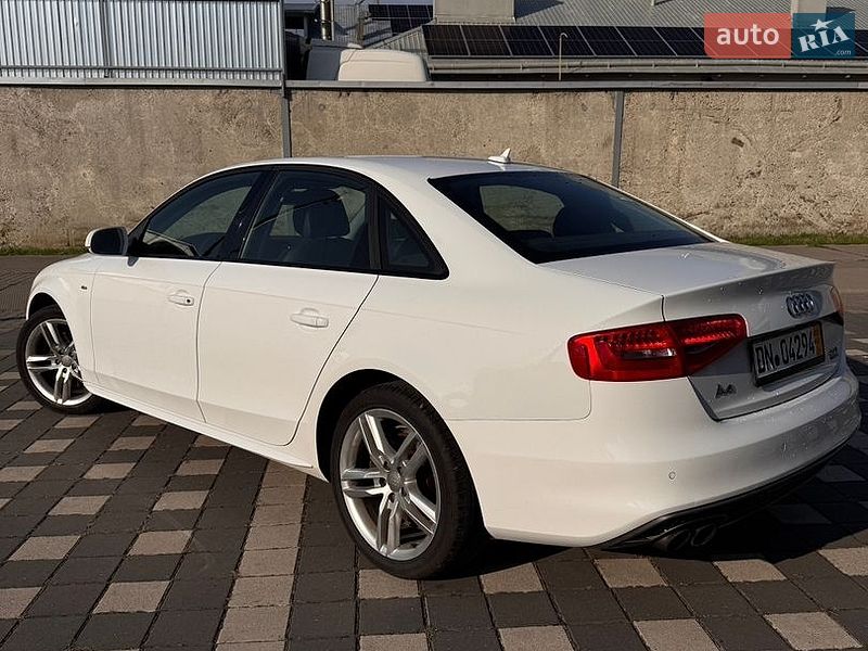 Седан Audi A4 2015 в Стрию