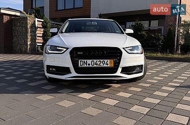 Седан Audi A4 2015 в Стрию