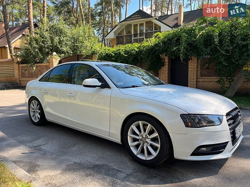 Седан Audi A4 2012 в Чернігові
