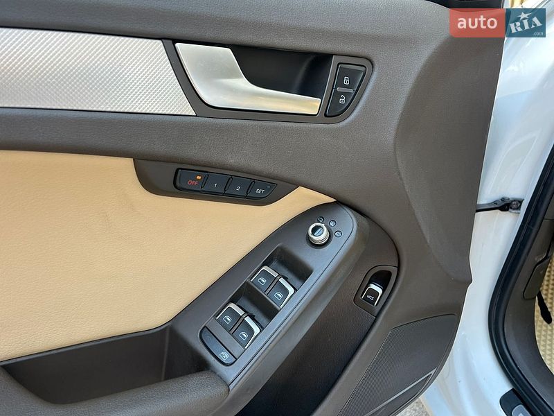 Седан Audi A4 2012 в Чернігові