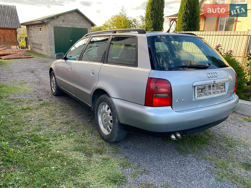 Універсал Audi A4 1998 в Рокитному