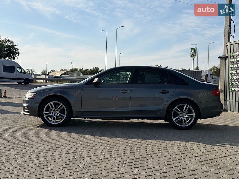 Седан Audi A4 2015 в Львові